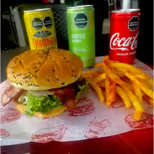 Hamburguesa de la Casa, Papas y Gaseosa