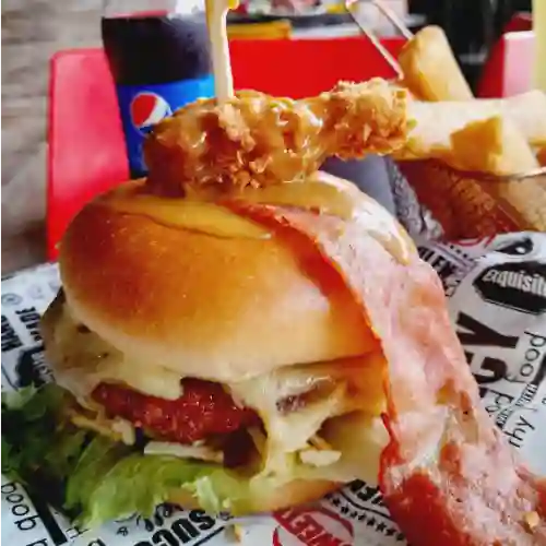 Hamburguesa de pollo + limonada natural