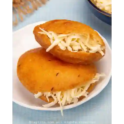 Arepa Dulce Frita con Queso Mozzarella