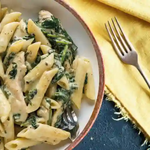 Pasta Espinacas con Cerdo Desmechado