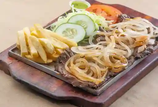 Lomito de Res Encebollado