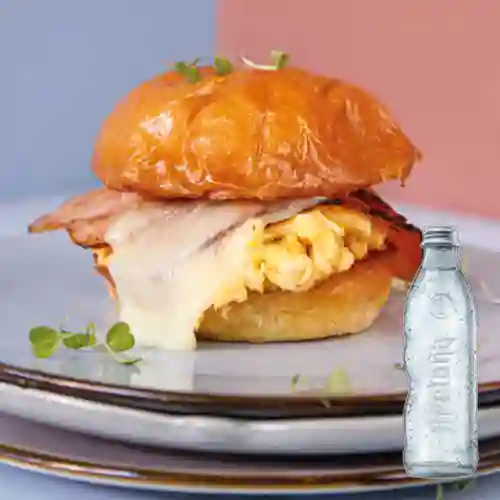 Combo Sanduche de Huevo + Soda Breta��a 300Ml