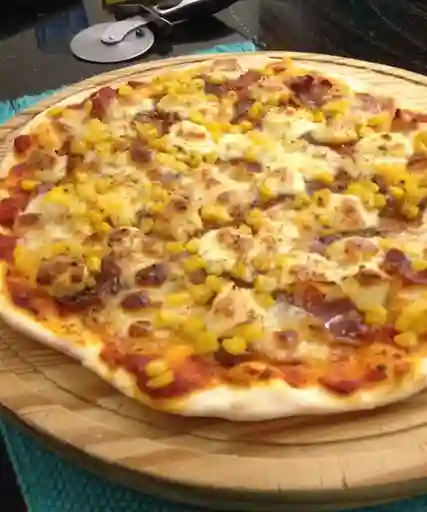 Pizza jamon y maizito