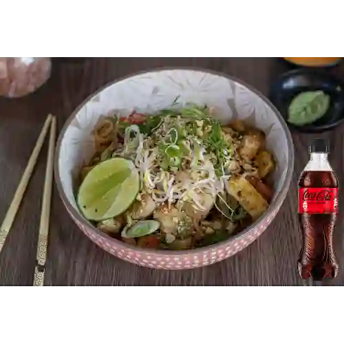 Combo Pad Thai de Pollo + Coca Cola Sin Azúcar 400 ml