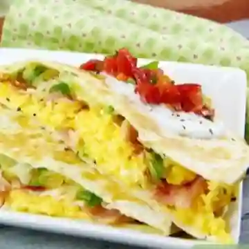 Quesadilla de Huevo Tomate y Cebolla