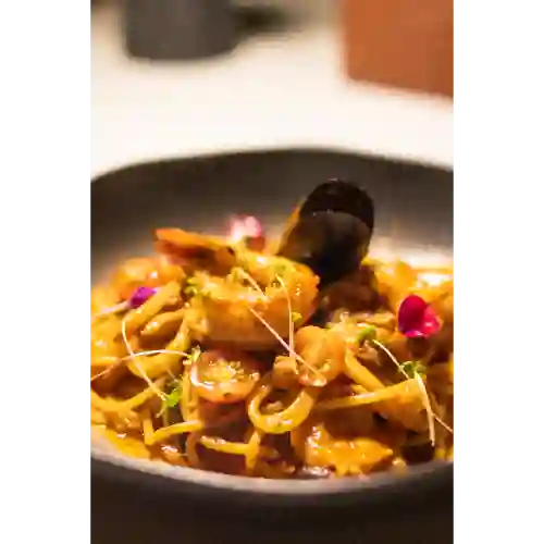 Pasta de mariscos al pomodoro peruano