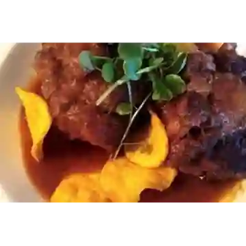 Cola de Res en Salsa Criolla