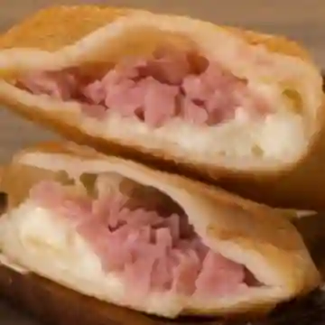 Empanada de Jamón y Queso