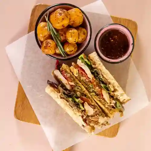 Sándwich Pollo Al Pesto