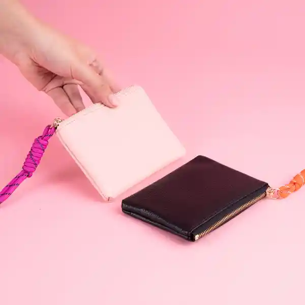 Monedero Tipo Piel Suavizada Con Correa Deportiva Rosa Miniso