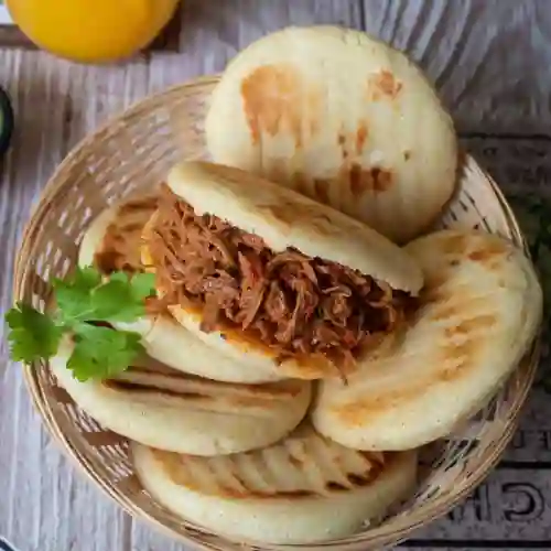 Arepas Rellenas - Carne Mechada