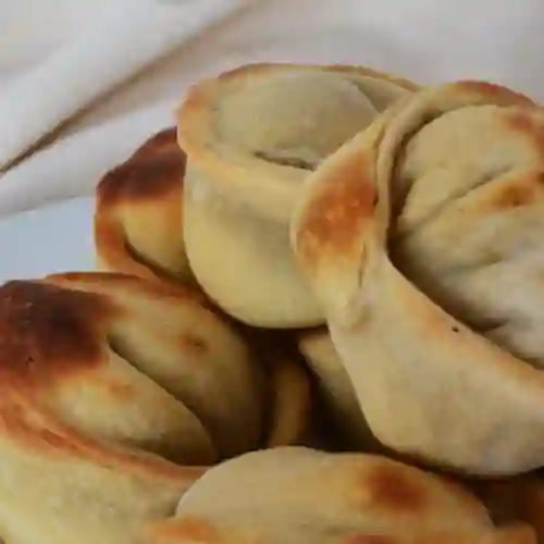 Empanada Vegana de Tomates y Albahaca