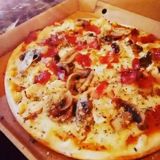 Pizza Personal Pollo y Champiñones