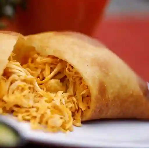 Empanada de pollo mechado