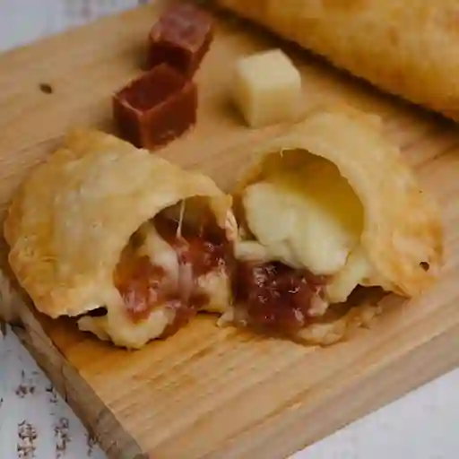 Empanada de Queso con Bocadillo