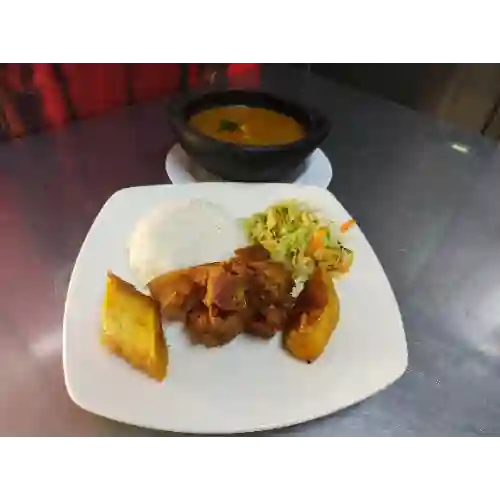 Sabado-frijolada con Chicharron