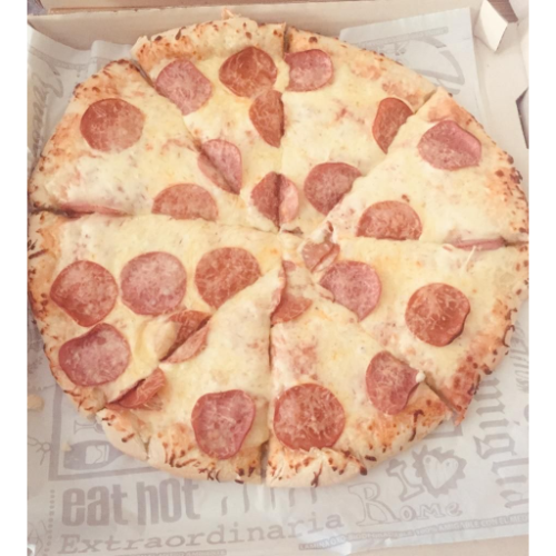 Pizza con Pepperoni y Salami