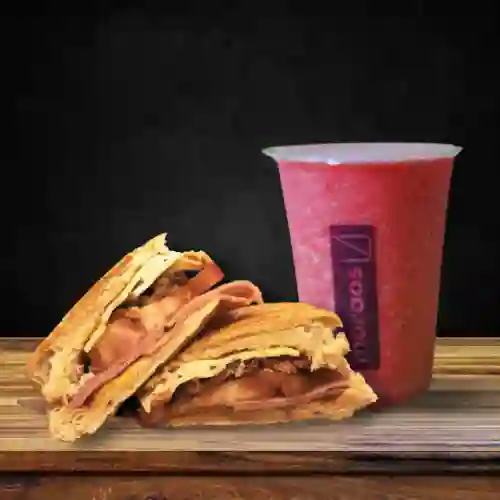 Jugo + Sándwich Casero