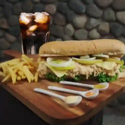 Sandwich pollo + papa + gaseosa