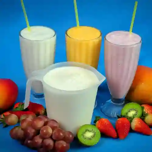 Jugo de Frutas Tropicales en Leche