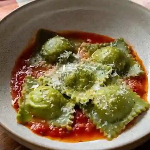 Raviolis de Pollo en Masa de Espinaca