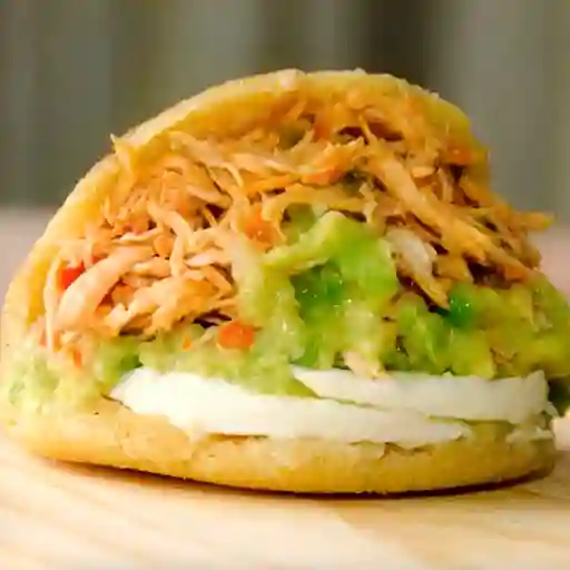 Arepa Asada de Pollo y Aguacate