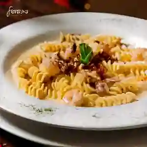 Carbonara con Camarones