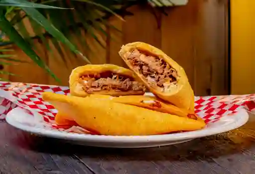 Empanada de Carne Desmechada