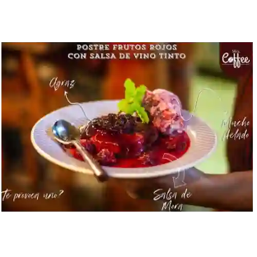 Postre Frutos Rojos en Salsa Vino Tinto