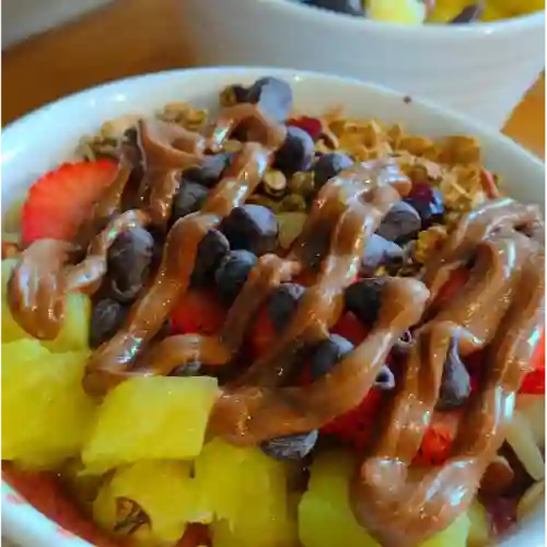 Mini Bowl de Acai con Piña y Fresa