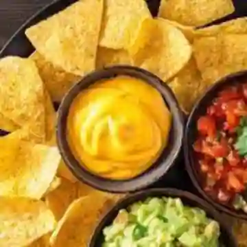 Nachos con Queso O Pico de Gallo