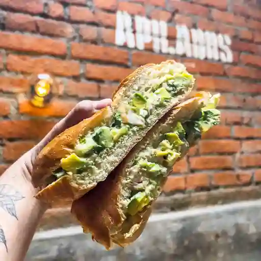 Combo apilado panini de pollo