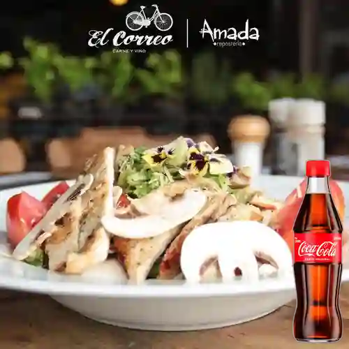 Combo Ensalada de Pollo + Coca Cola Original 300ML