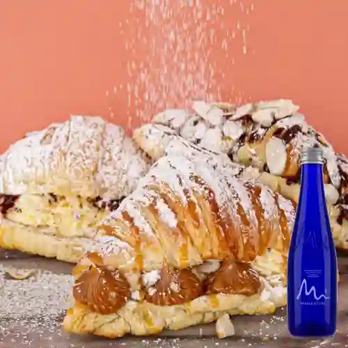 Combo Croissant Arequipe Nueces +Manatial S/gas 300ML