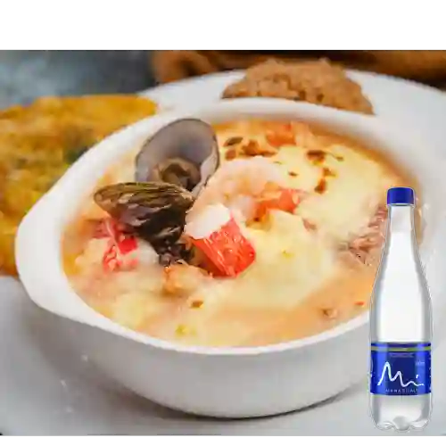 Combo Cazuela de Mariscos + Manantial Sin Gas 600ML