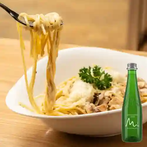 Combo Pasta Alfredo c/ Pollo +Manantial C/Gas 300ML