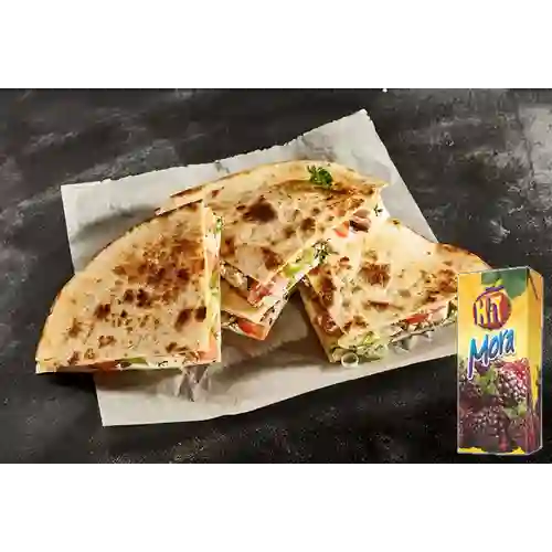 Combo Quesadilla Vegetariano + Hit Mora 200 ml