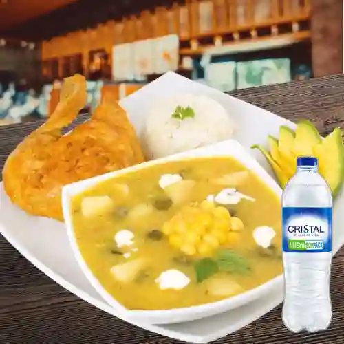 Combo Ajiaco con Pollo + Cristal Sin Gas 500 ml