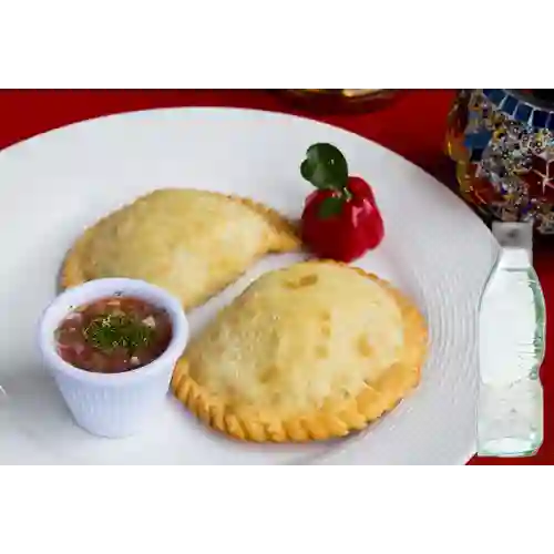 Combo Empanada de Pollo y Champiñones + Bretaña 500 ml