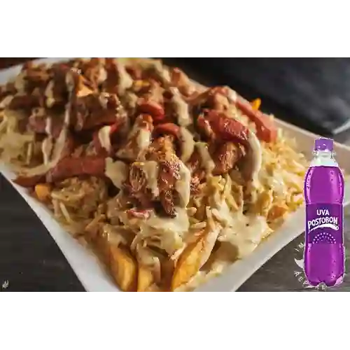 Combo Salchipapa con Pollo + Uva Postobon 250 ml
