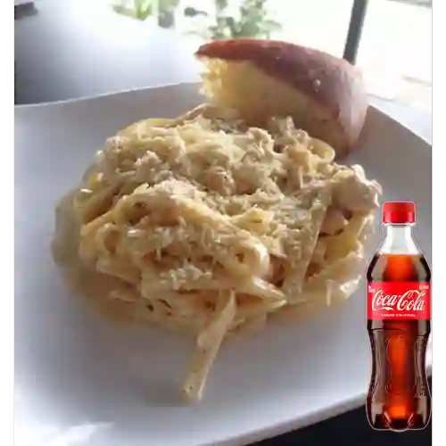 Combo Pasta Alfredo con Pollo + Coca Cola Original 400 ml