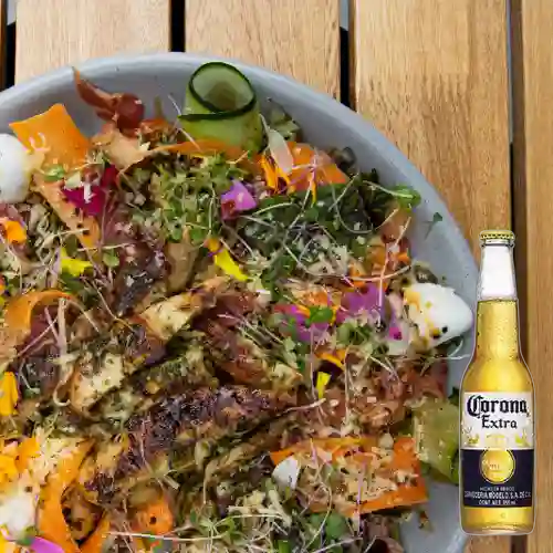 Combo Ensalada de Pollo Parrillado + Corona Bot. 355ml