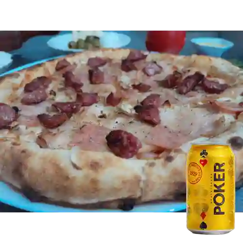 Combo Pizza Salsiccia + Cerveza Poker Lta 330ml