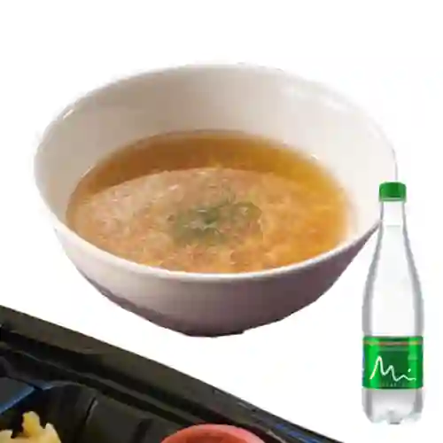 Combo Sopa Tonkotsu + Agua Manantial con Gas 600 ml