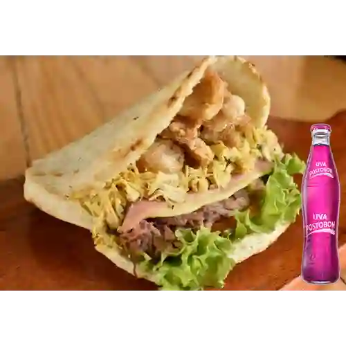 Combo Arepa con Todo + Uva Postobon 350 ml