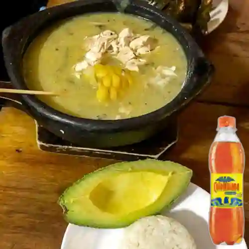Combo Ajiaco + Gaseosa Colombiana Postobon 400ml