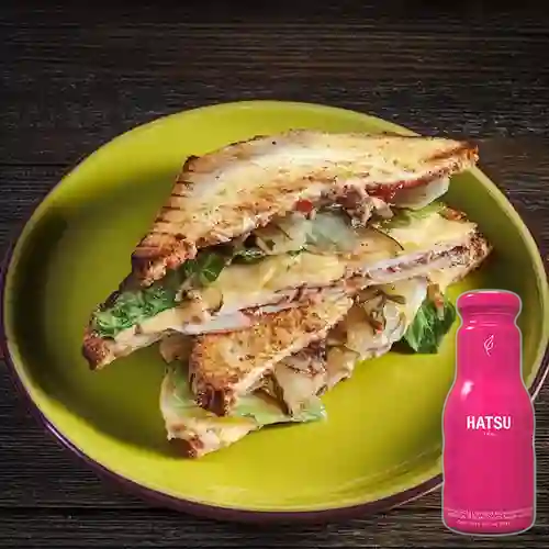Combo Sándwich Pollo Tocineta + Hatsu Rosa 250 ml