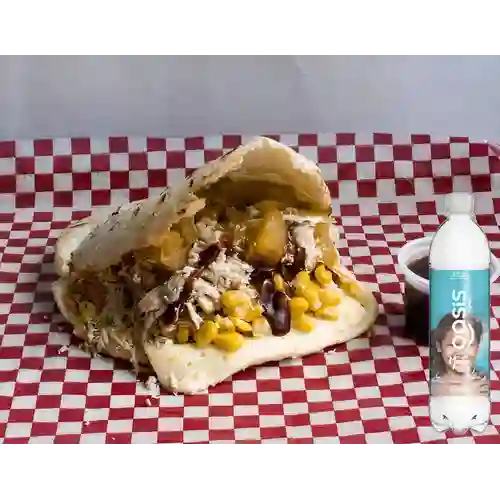 Combo Arepa Pollo a la Bbq + Oasis Sin Gas 500 ml