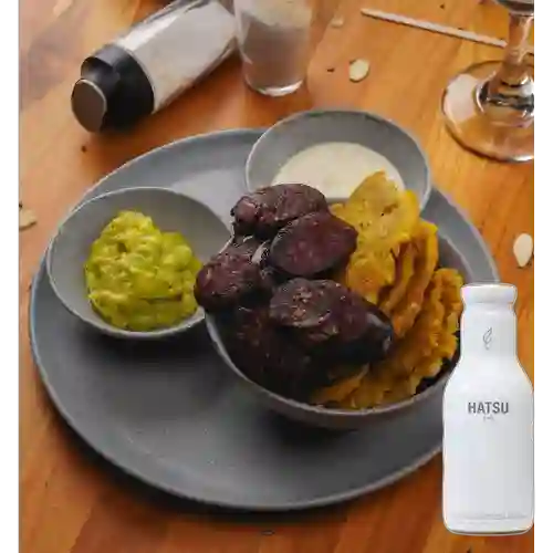 Combo Morcilla con Patacon + Hatsu Blanco 400 ml