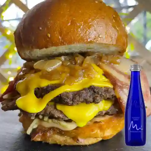 Combo Doble Burger + Manatial Sin Gas 300ML